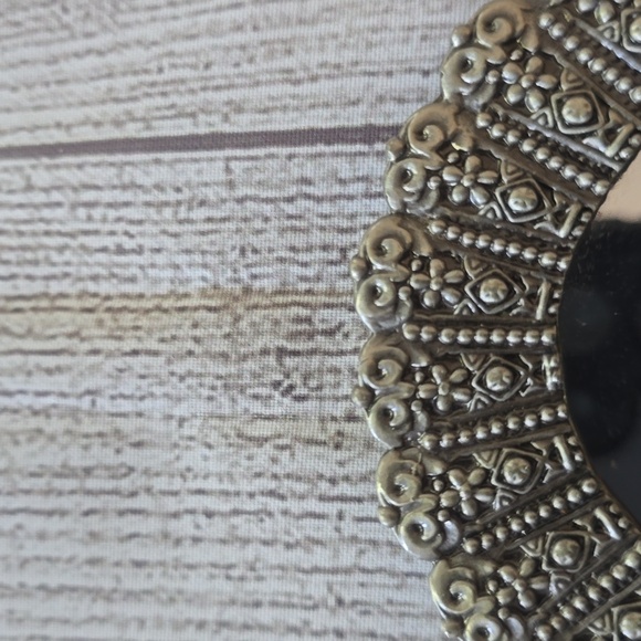 Set of 2 new silver, oval shaped ornate mirror sconces. - Picture 3 of 7